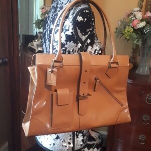 Vintage Laurel Tan Leather Shoulder Bag